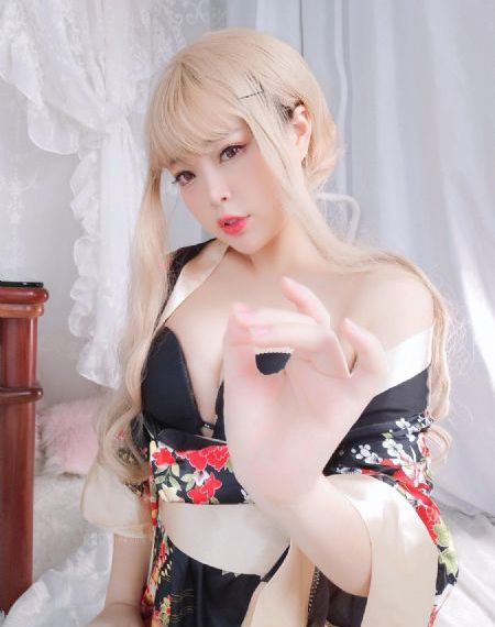 年轻的女老师_BD国语动漫在线观看