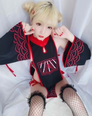 青丝视频_十万网红美女美酱