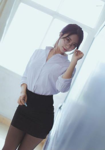 白妞大战两个黑人巨大_4K日本电影免费